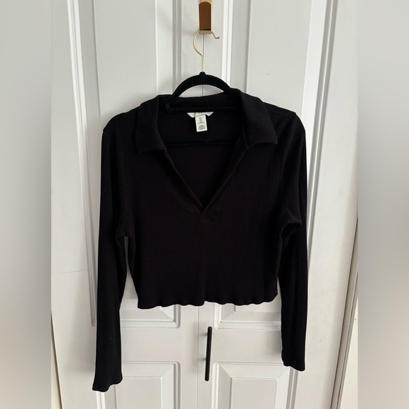 Collared Ribbed Crop Top - Picture 2 of 4